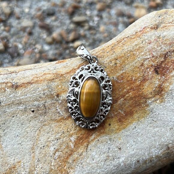 NIB Tiger's Eye Solitaire Pendant in Platinum Over Copper with Magnet Therapy - Picture 3 of 6